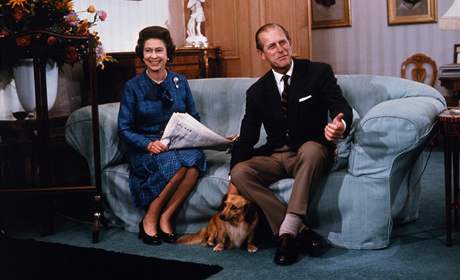Královna Alžběta II. a princ Filip na zámku Balmoral v roce 1976.