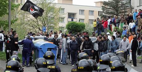 Nepokoje v obci Krupka. (18. dubna 2009)