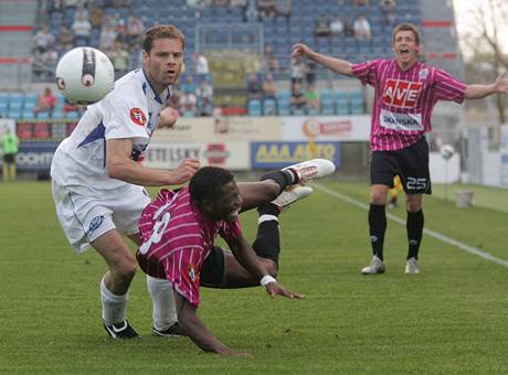 Pavel Barto (vlevo) v utkání s eskými Budjovicemi.