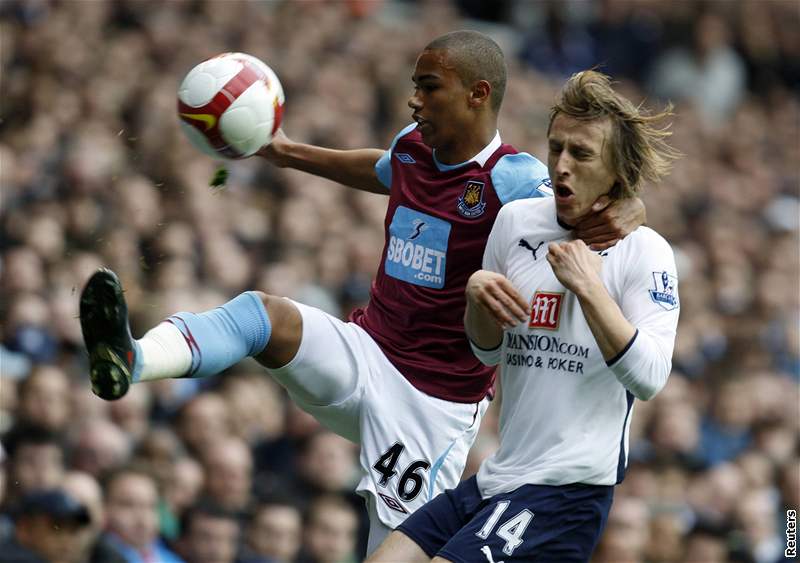 Tottenham - West Ham: Modri (vpravo) a Stanislas