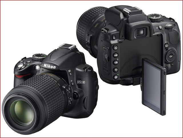 Nikon D5000: funkcemi nabitá zrcadlovka s otočným displejem pro rodinné  focení - iDNES.cz