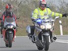 O velikononích svátcích policisté hlídkovali na dálnici na nových motocyklech.