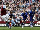 Aston Villa - Everton: Gareth Barry stílí gól z pokutového kopu