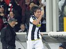 Juventus - Inter Milán: domácí Zdenk Grygera se raduje z branky, v pozadí zklamaný trenér host José Mourinho