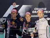 Velká cena íny. Zleva: Webber, Vettel a Button.