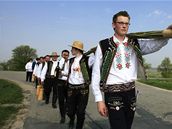 Pomlázka v N�m�i�kách na B�eclavsku byla upletena ze 150 vrbových proutk�