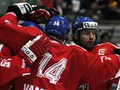 etí hokejisté se radují z gólu