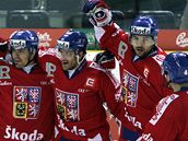 etí hokejisté se radují z gólu