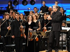 Orchestr YouTube pi premie v Carnegie Hall