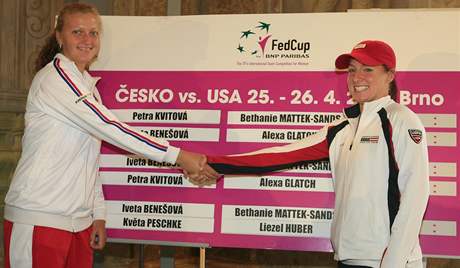 Fed Cup R-USA: Petra Kvitová (vlevo), Bethanie Matteková