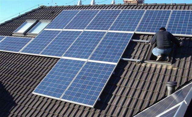 Energetici loni připojili čtyřnásobně více fotovoltaik, růst čekají u bytovek