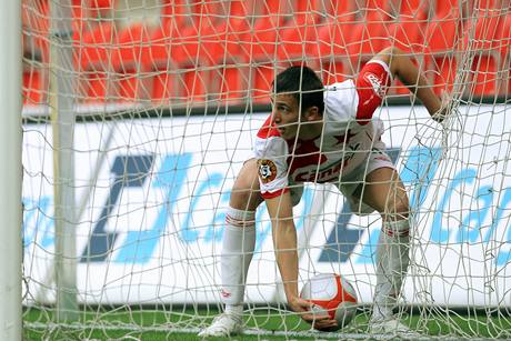 Tomá Pekhart v dresu Slavie.