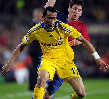 Barcelona- Chelsea, Bosingwa (vpedu) a Messi.