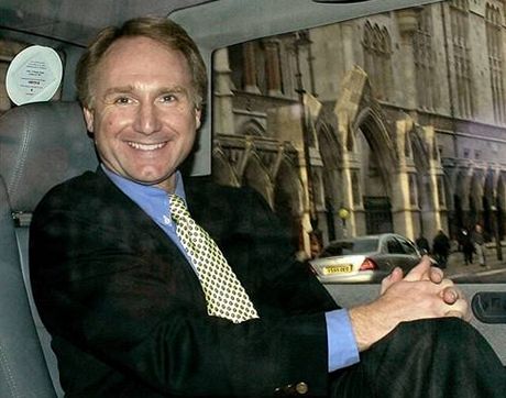 Dan Brown odjídí od soudu