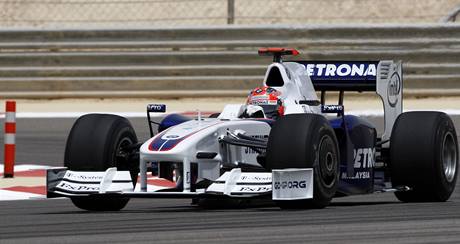 Robert Kubica pi tréninku v Bahrajnu.