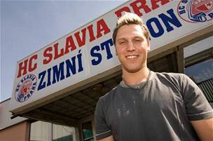 Vladimír Rika mladí vystudoval pedagogické lyceum, jeho ivot ale pohltil hokej.