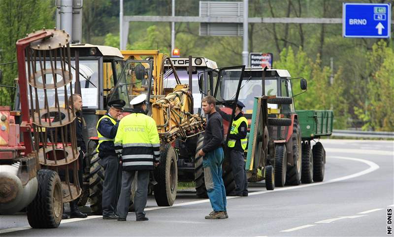 Protest zemdlc na Blanensku - v Letovicích kolonu kontrolovali policisté