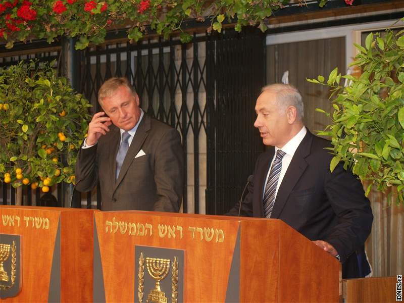 Český premiér Mirek Topolánek se svým izraelským protějškem Benjaminem Netanjahuem (23. dubna 2009)