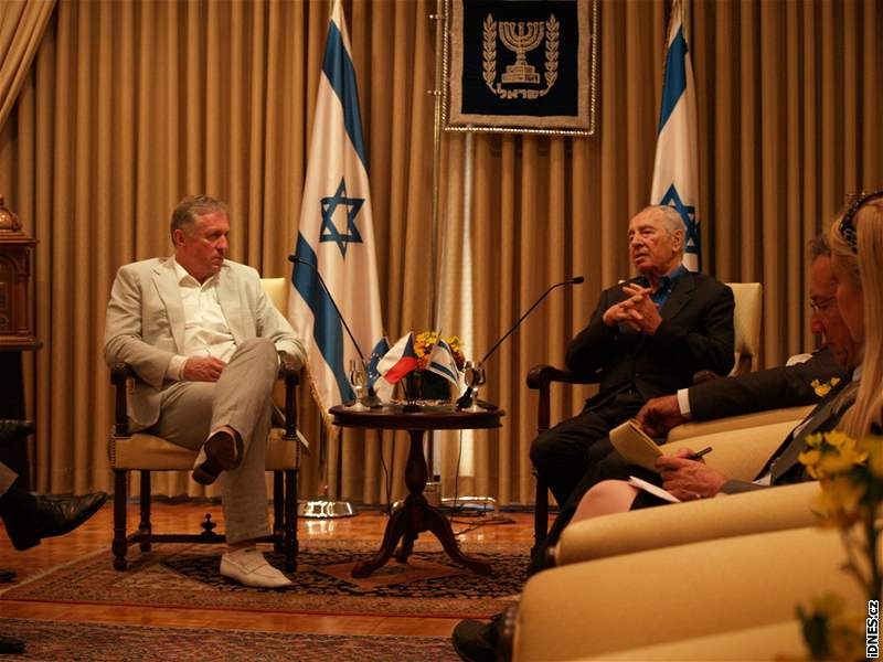 Premiér Mirek Topolánek jednal s izraelským prezidentem Šimonem Peresem (24. dubna 2009)