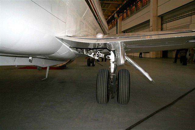 Pravé kolo letadla Hawker 800XP