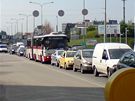 Dopravní komplikace v Brn na Herpické ulici ped M-palácem - 20. dubna 2009