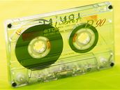 Kazetový magnetofon u� podle statistik� pat�í do historie.