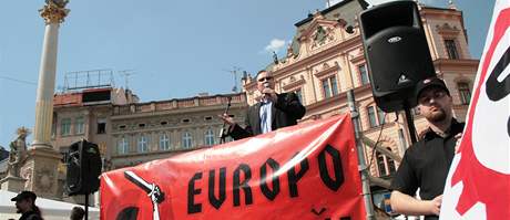 Pochod pravicových radikálů Brnem na 1. máje 2009 - šéf Dělnické strany Tomáš Vandas