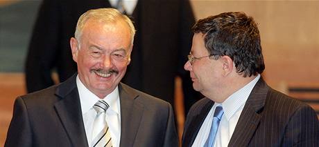 Pemysl Sobotka a Alexandr Vondra bhem jednání Senátu o Lisabonské smlouv (6. kvtna 2009)