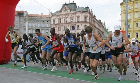 Na trať dlouhou 21 kilometrů se loni přihlásilo okolo 200 běžců. Ilustrační foto