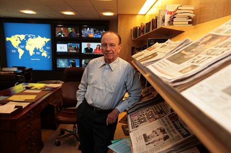 Podle Ruperta Murdocha jsou dny bezplatného internetu seteny.
