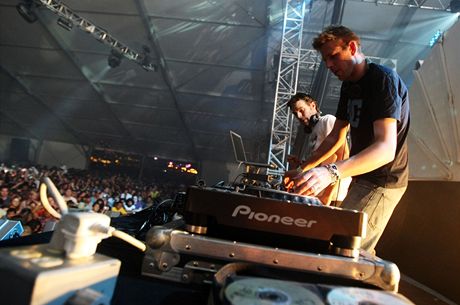 Groove Armada vystoupí 8. července v pražské Incheba Areně. Vstupenky stojí 850 korun, v distribuci jsou i VIP lístky.