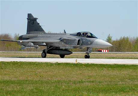 �eské gripeny na základn� v litevském m�st� �iauliai 