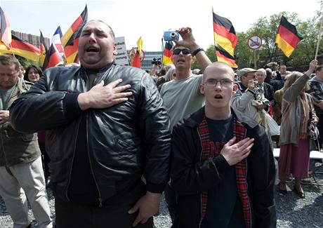 V nmeckm Koln nad Rnem protestovali pznivci krajn pravice (9. kvtna 2009)