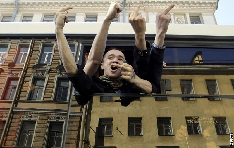 Proti demonstrantm v Istanbulu musela policie zasahovat vodním dlem.