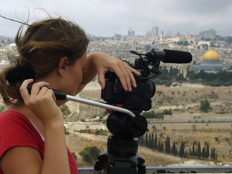 Dokumentaristka Olga pátová se s Karlem Gottem podívala mimo jiné do Berlína, Vancouveru i Jeruzaléma.