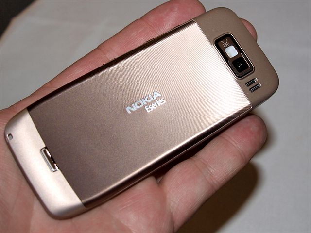 Nokia E52 v premiée