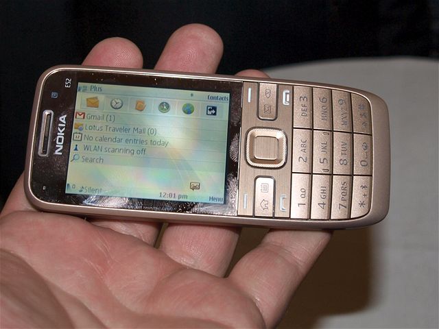 Nokia E52 v premiée