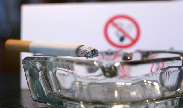 Kouření budou restaurace zakazovat samy pomocí samolepek - iDNES.cz