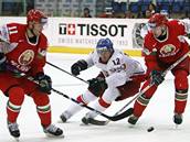 esko - Blorusko: Ale Kotalík (uprosted) se probíjí mezi Kulakovem (vlevo) a Usenkem