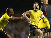 Barcelonský Andres Iniesta (vpravo) se raduje z postupového gólu na h�i�ti Chelsea.