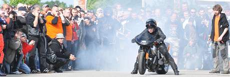 V Pouov na kraji Tebíe se na srazu motorká objeví i "koule smrti". Ilustraní foto
