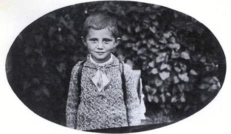 Josef Ratzinger v roce 1932 v Aschau am Inn. O pár let pozdji ml být lenem Hitlerjugend.