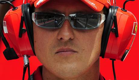 Michael Schumacher se do formule 1 nevrátí. Na fotografii pi sledování VC panlska.