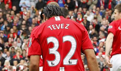 Calos Tévez po dvou letech opoutí Manchester United.