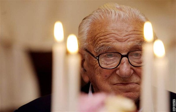 Sir Nicholas Winton na archivním snímku