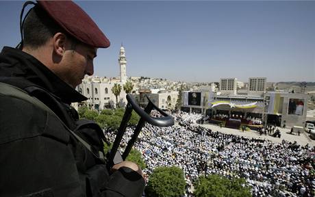 Palestinsk ochranka dohl nad bezpenost pi mi papee Benedikta XVI. v Betlm (13. kvtna 2009)