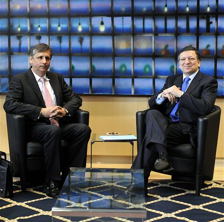 Premir Jan Fischer a pedseda Evropsk komise Jos Barroso pi jednn v Bruselu (12. kvtna 2009)