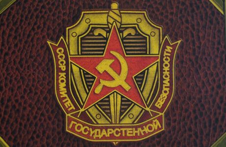 Znak sovětské KGB z deskové hry Cold War: CIA vs KGB 