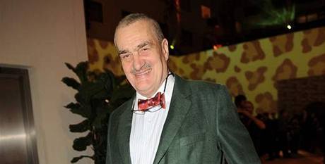 Ped rokem Karel Schwarzenberg popíral, e by odjel na tajnou schzku, pozdji se piznal. Letos prý nemá tuení, zda je zván.