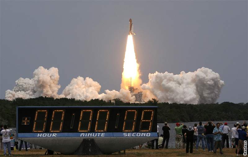 Raketoplán Atlantis odstartoval k oprav Hubbleova teleskopu. (11. 5. 2009)